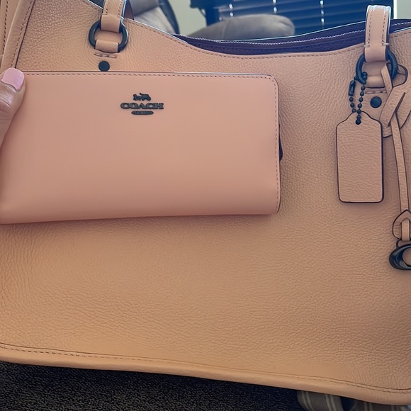 Coach Tyler carry all bag new with tags - Picture 3 of 4